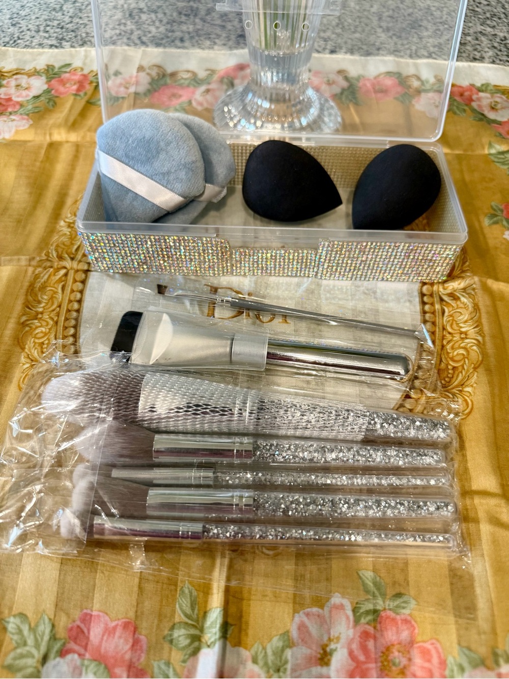 Sparking Storage Box with 11 pc Makeup Brush
